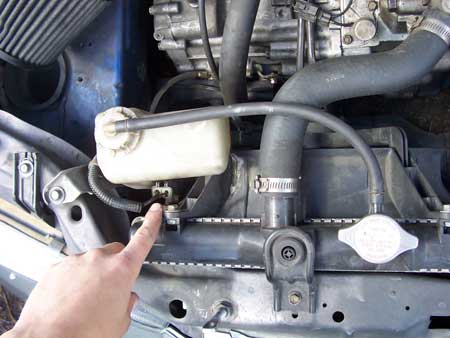 rectangular plug on radiator fan